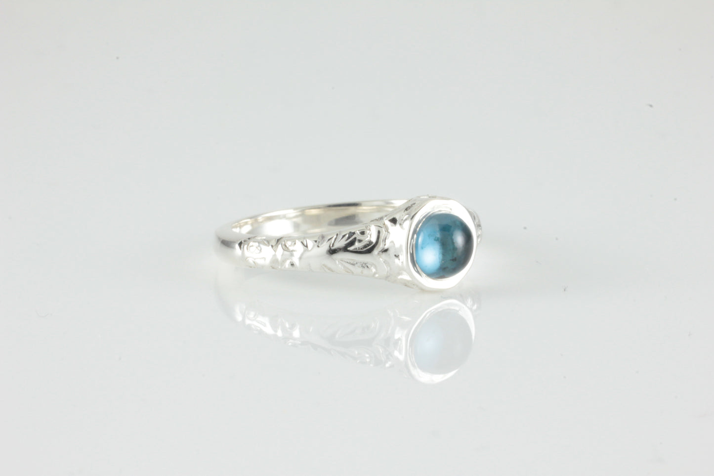 'Narona' Victorian style Round Topaz Cabochon Ring Antique style
