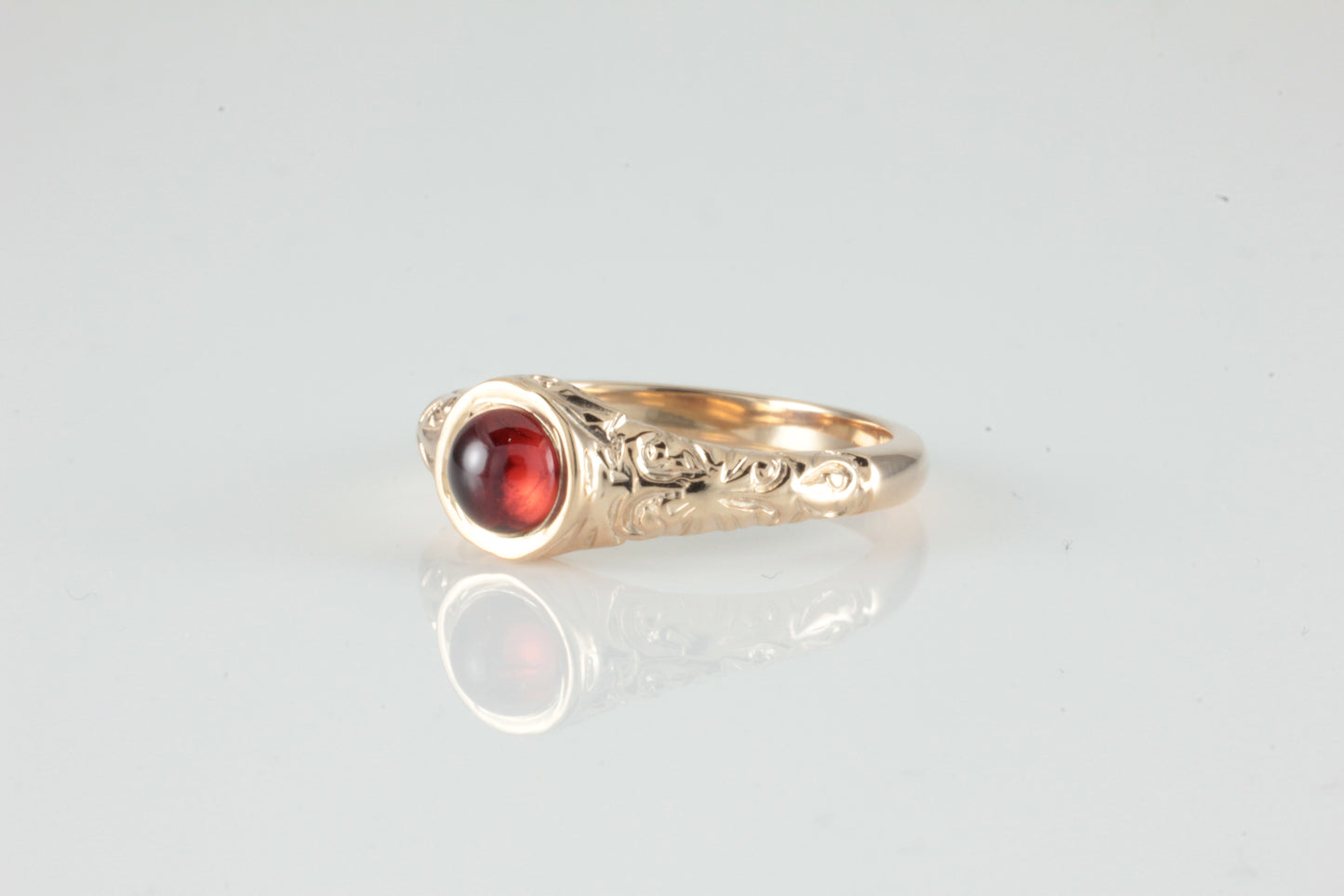 'Narona' Victorian style Round Garnet Cabochon Ring