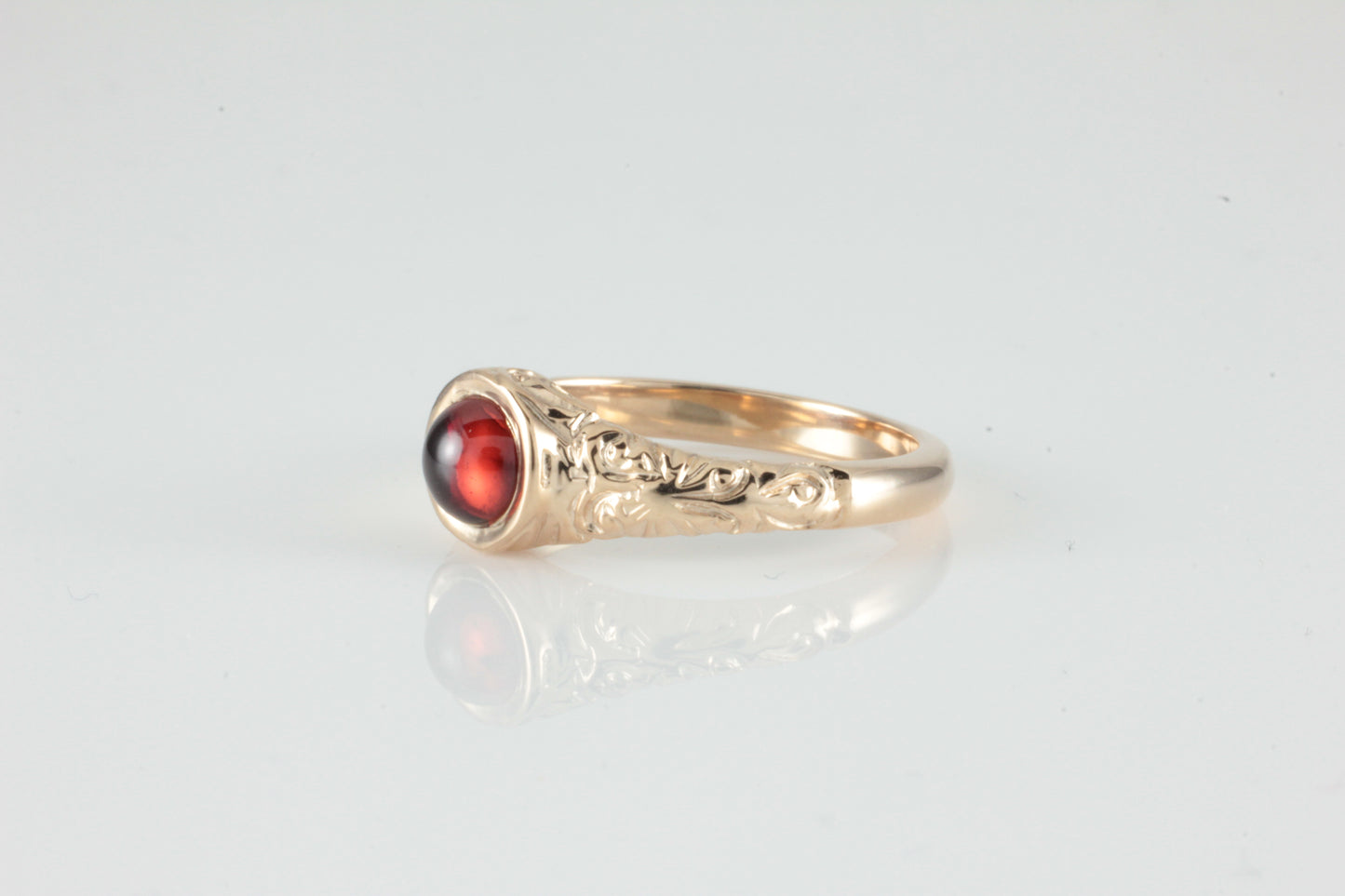'Narona' Victorian style Round Garnet Cabochon Ring