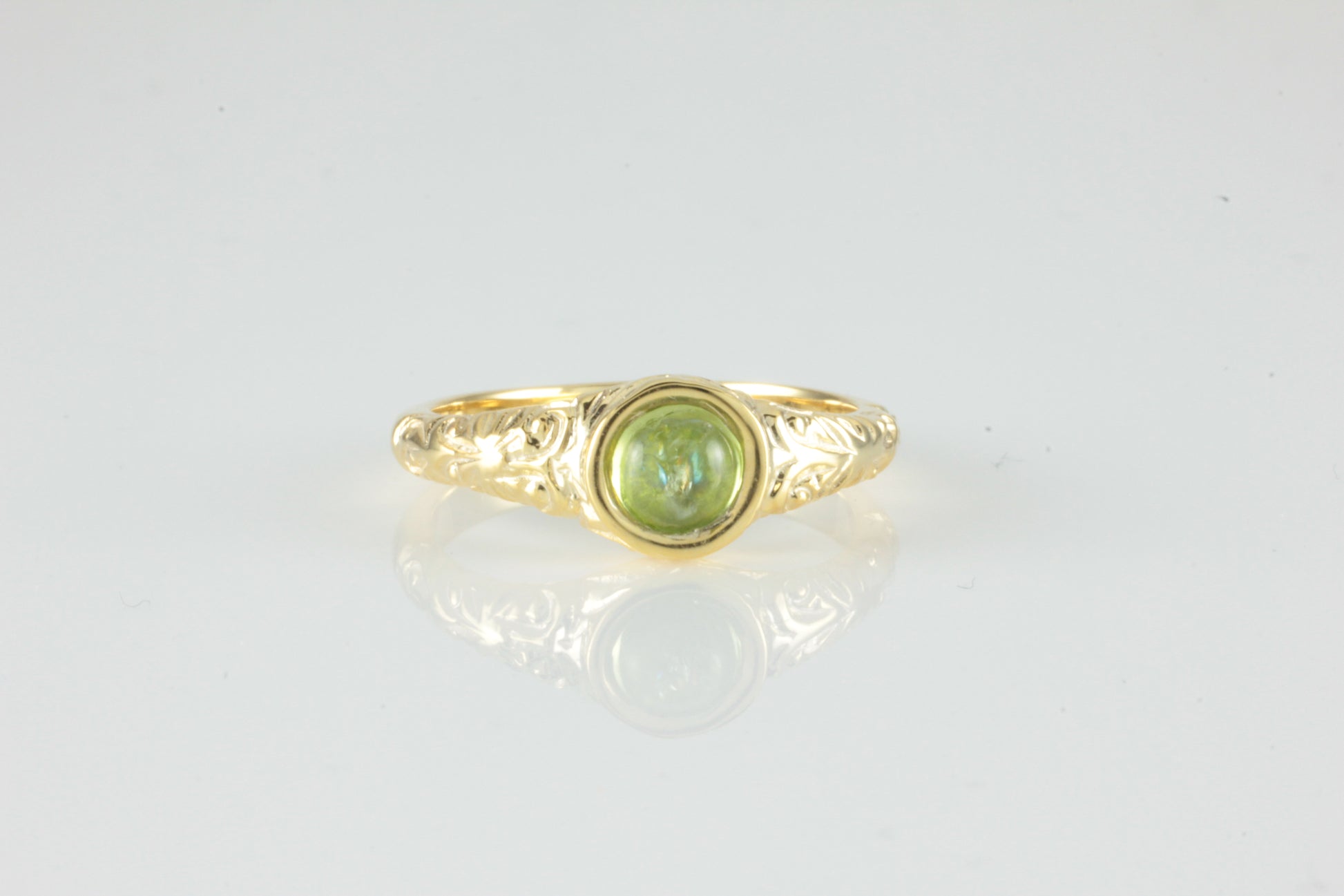 'Narona' Victorian style Round Peridot Cabochon Ring