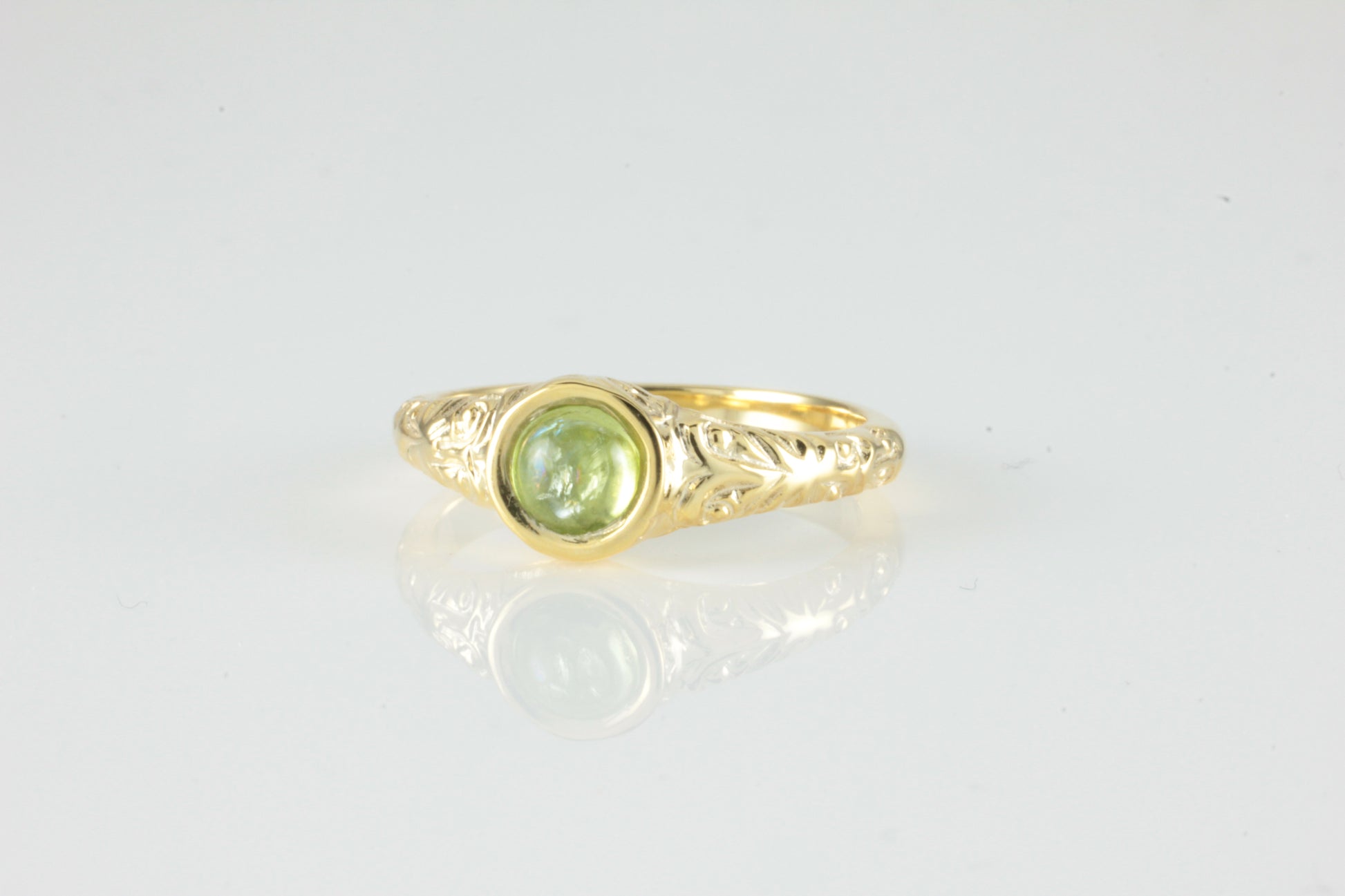 'Narona' Victorian style Round Peridot Cabochon Ring