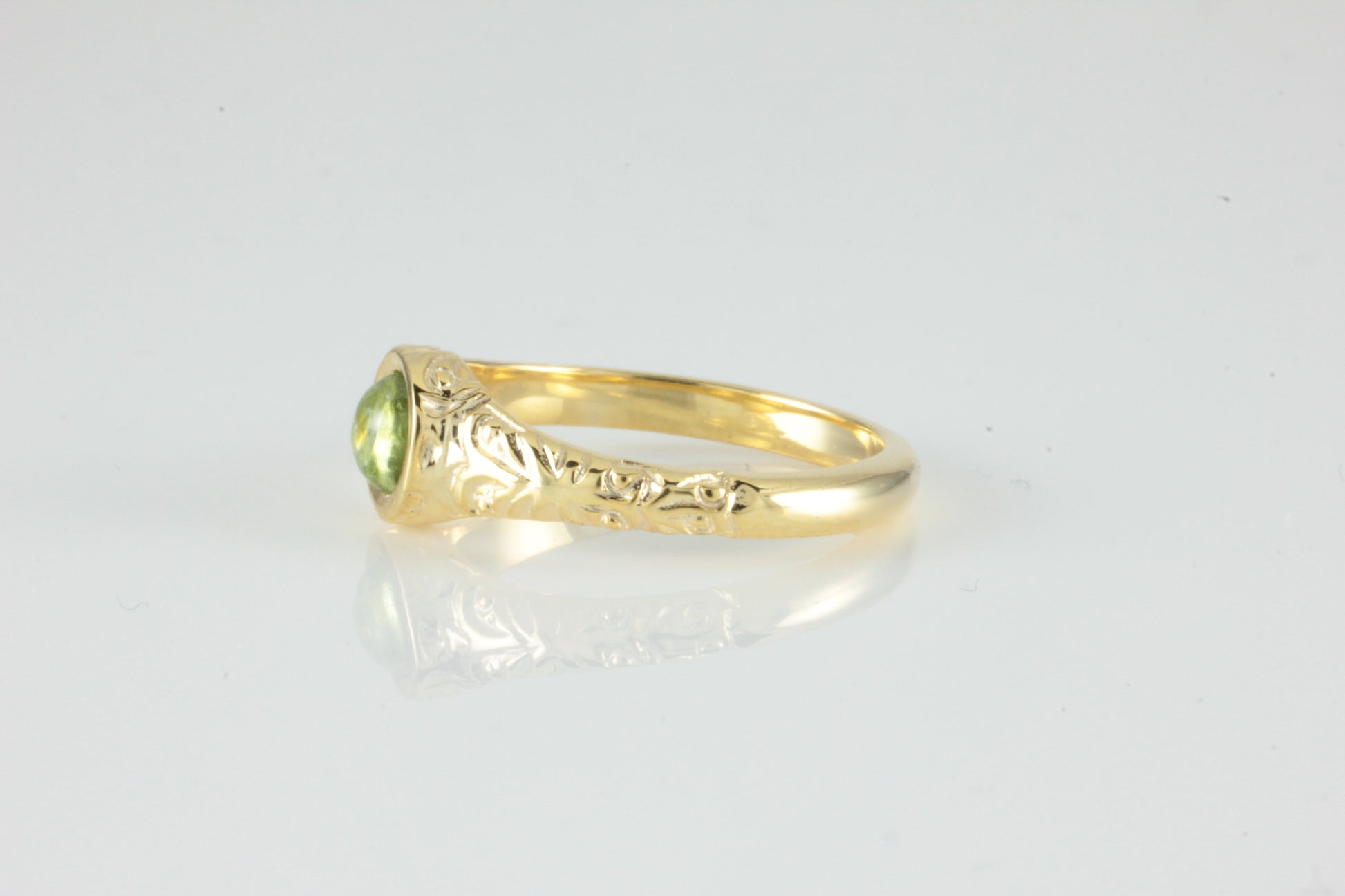 'Narona' Victorian style Round Peridot Cabochon Ring