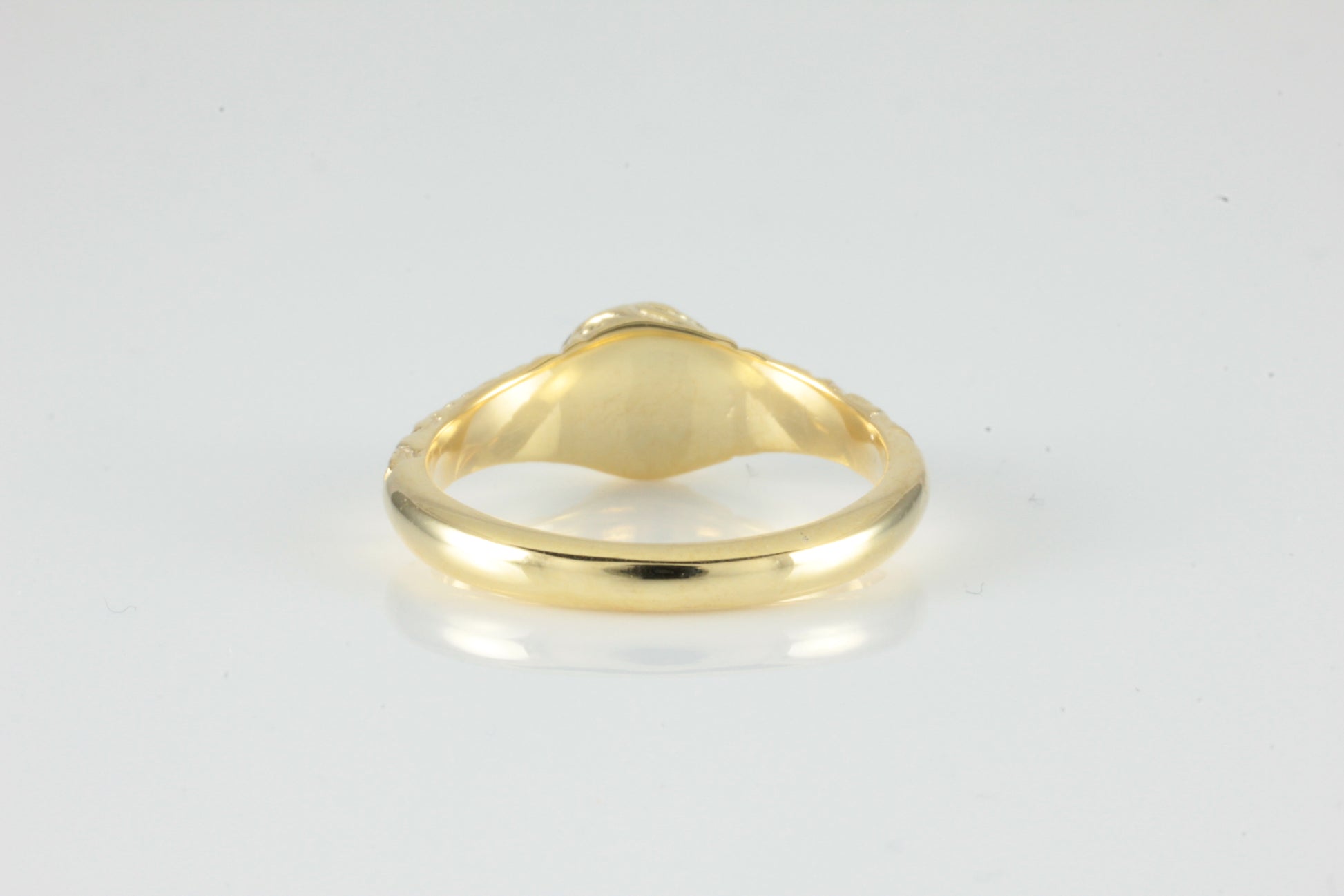 'Narona' Victorian style Round Peridot Cabochon Ring