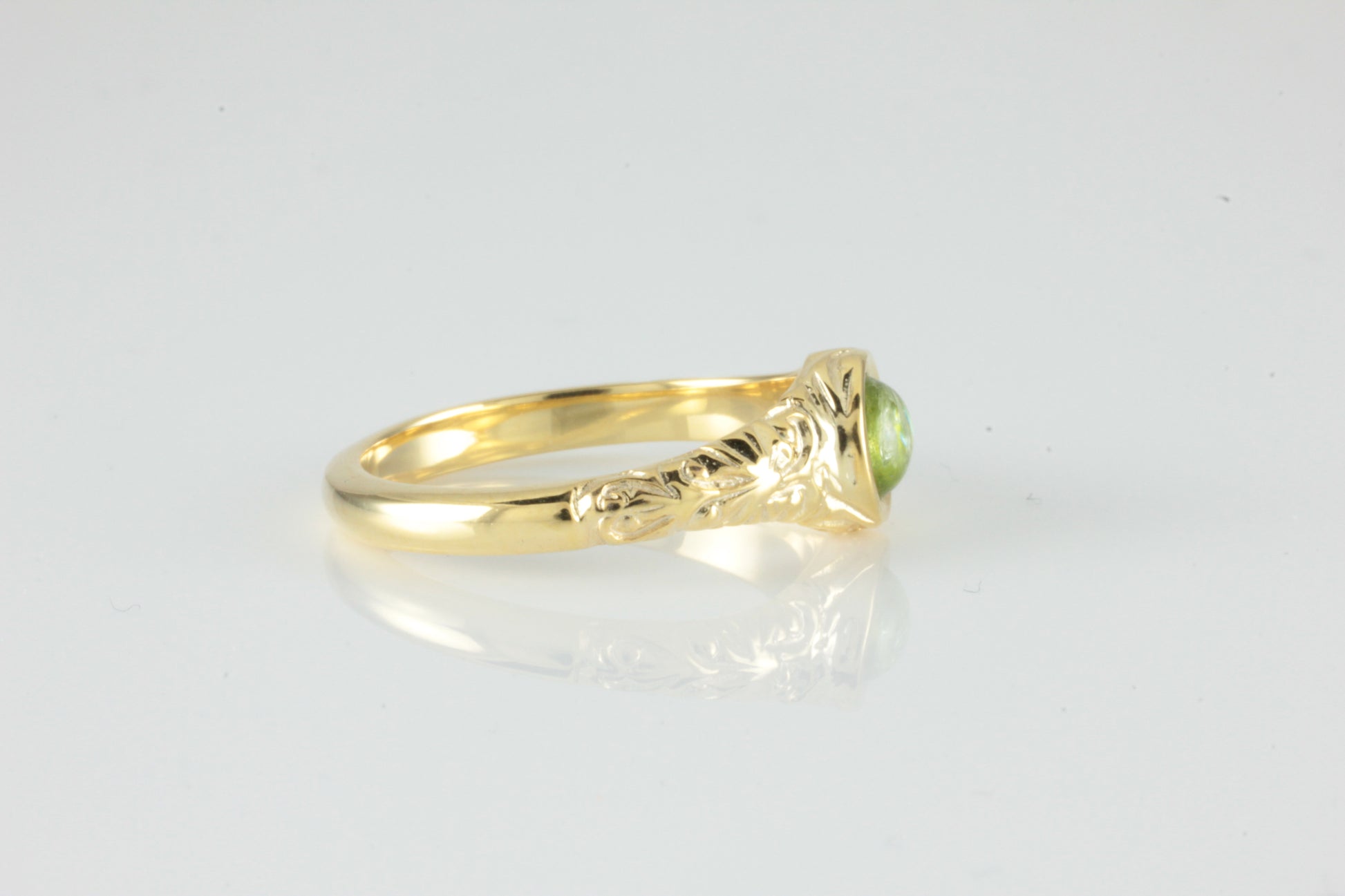 'Narona' Victorian style Round Peridot Cabochon Ring
