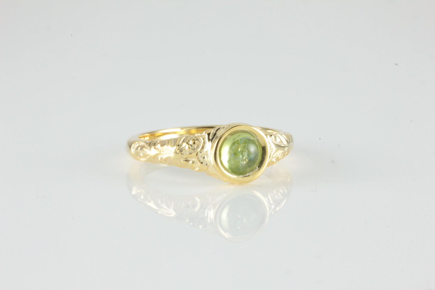 'Narona' Victorian style Round Peridot Cabochon Ring