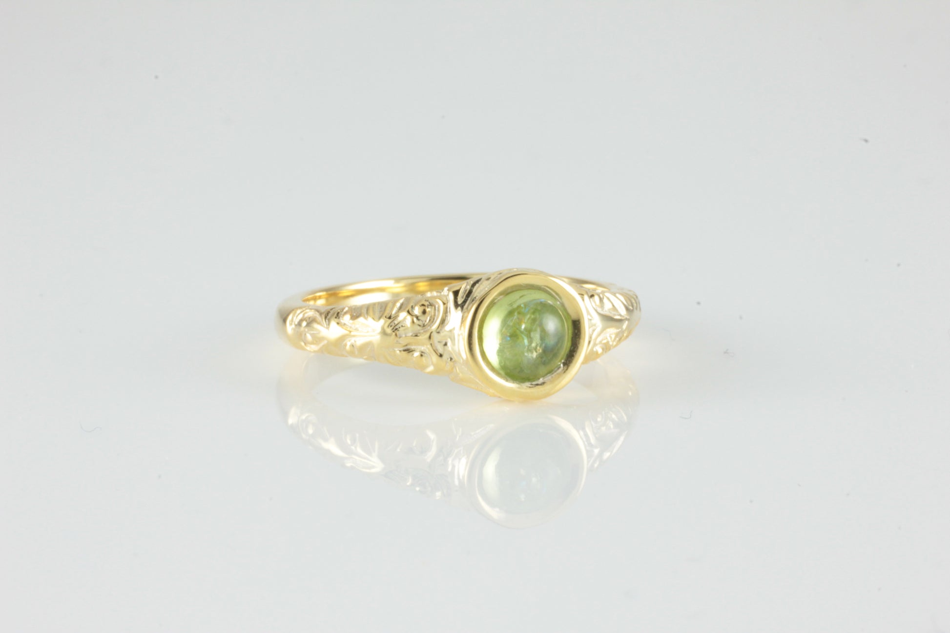 'Narona' Victorian style Round Peridot Cabochon Ring