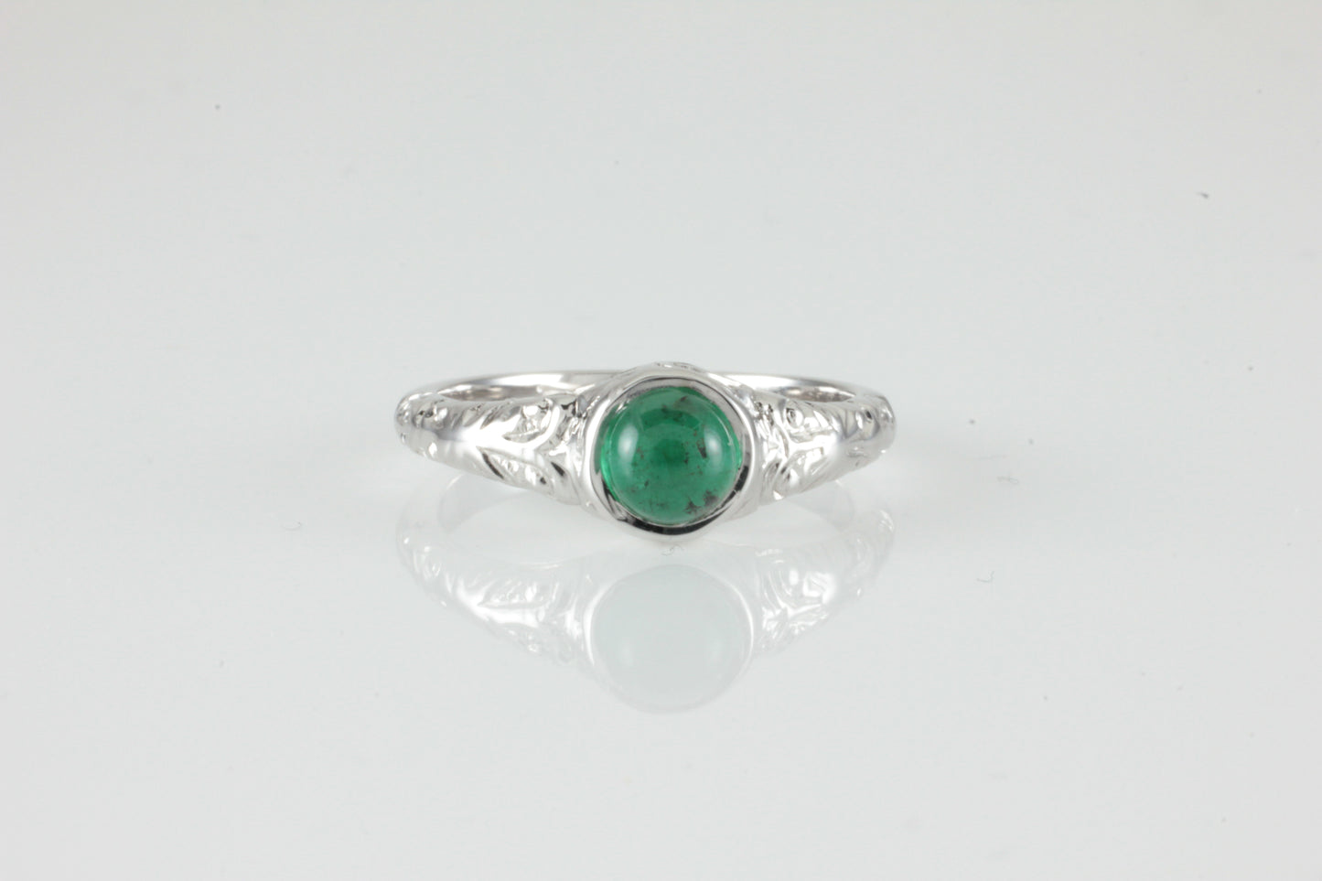 'Narona' Victorian style Round Emerald Cabochon Ring