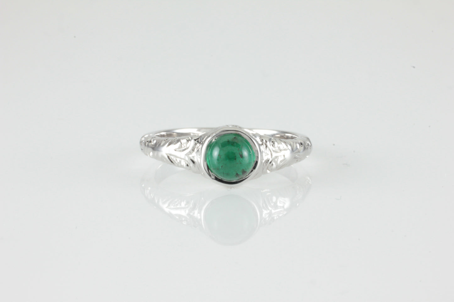 'Narona' Victorian style Round Emerald Cabochon Ring