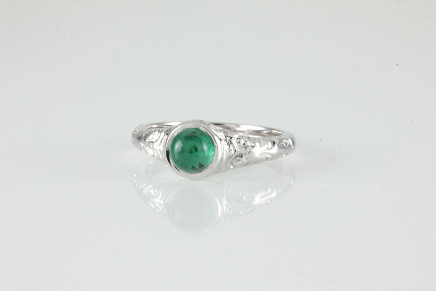 'Narona' Victorian style Round Emerald Cabochon Ring