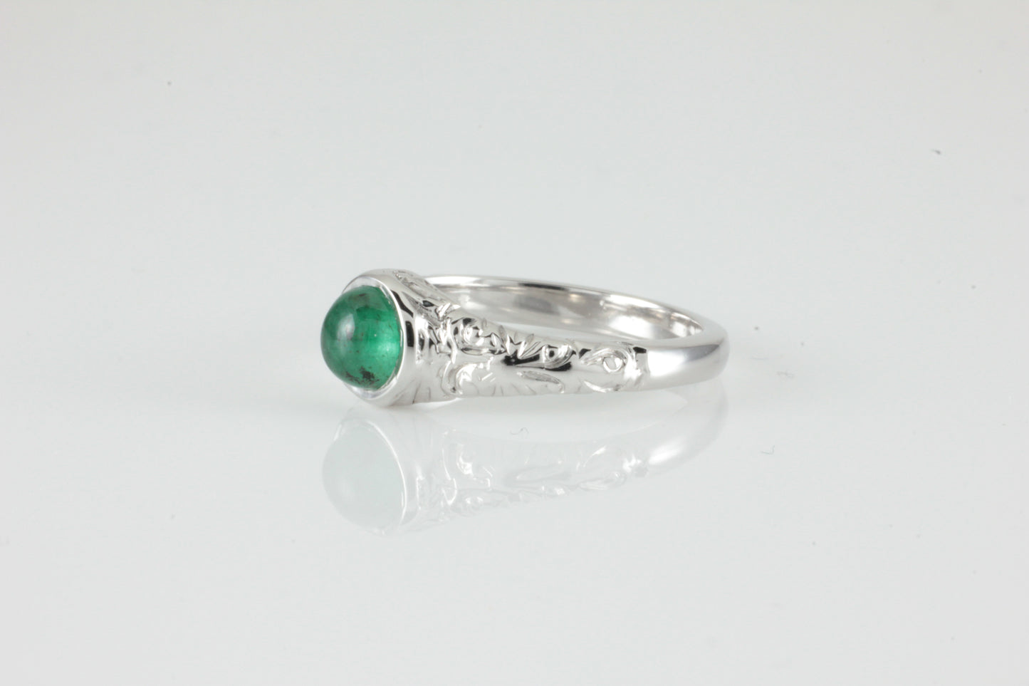 'Narona' Victorian style Round Emerald Cabochon Ring