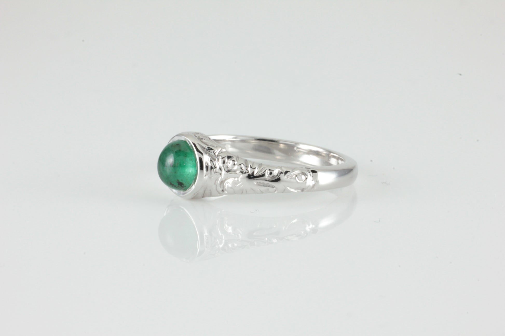 'Narona' Victorian style Round Emerald Cabochon Ring