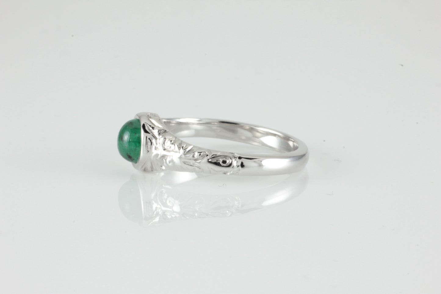 'Narona' Victorian style Round Emerald Cabochon Ring
