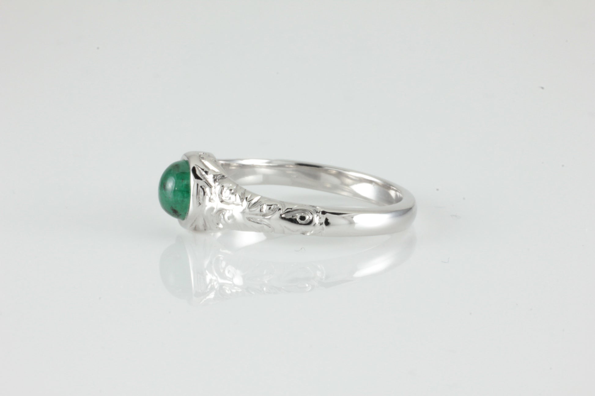 'Narona' Victorian style Round Emerald Cabochon Ring