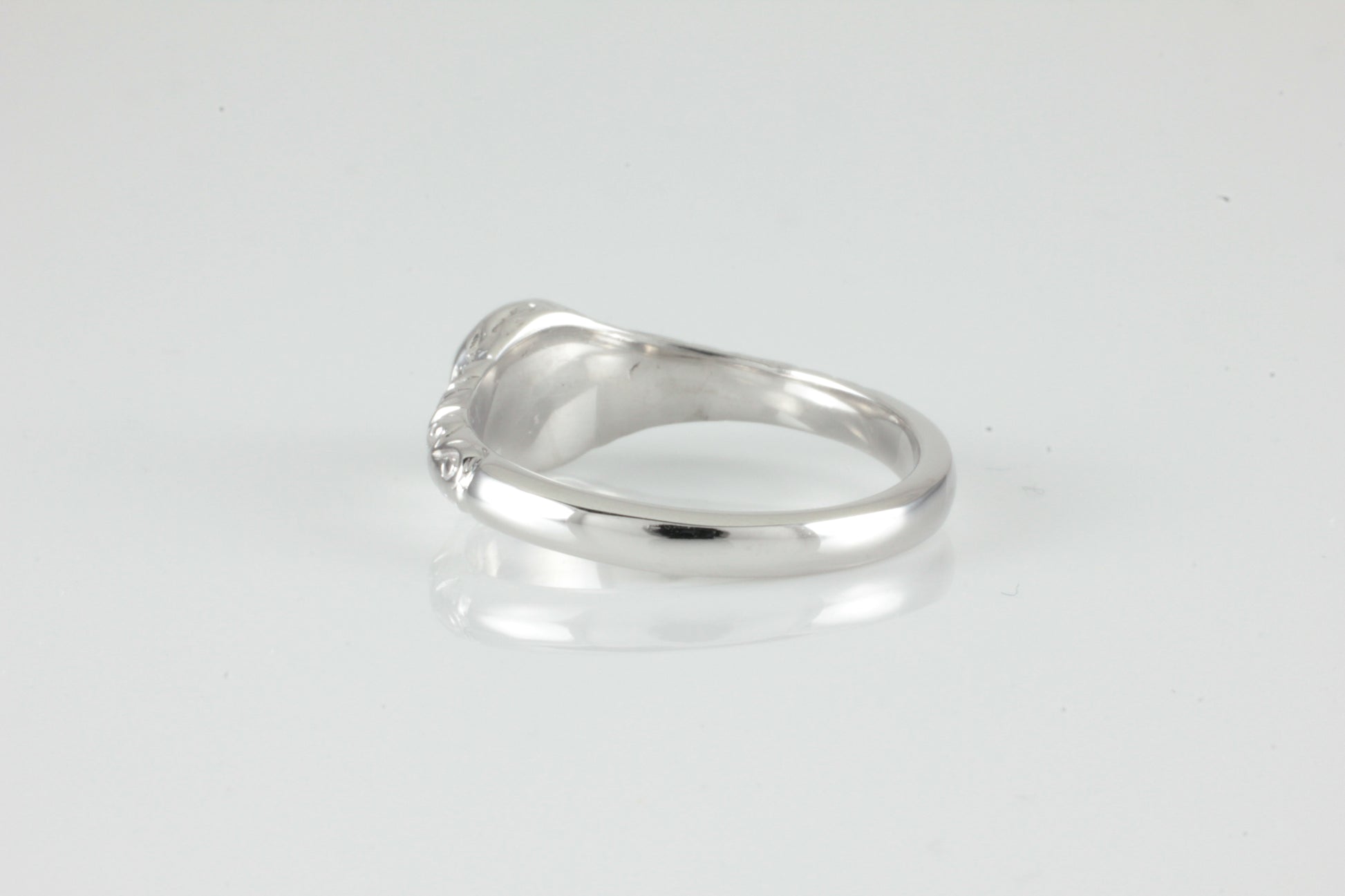 'Narona' Victorian style Round Emerald Cabochon Ring