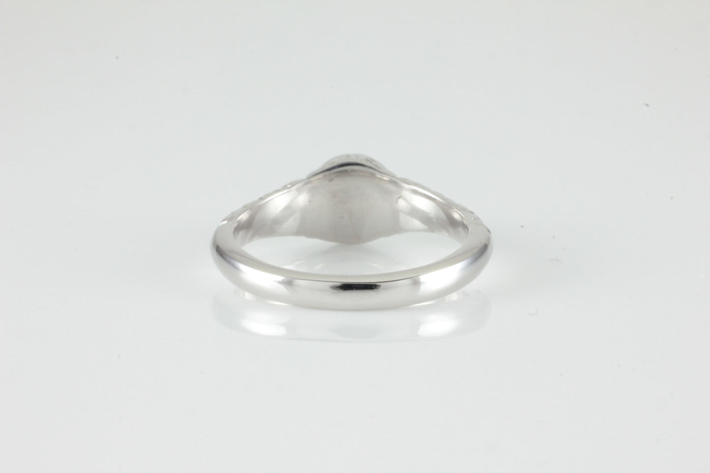 'Narona' Victorian style Round Emerald Cabochon Ring