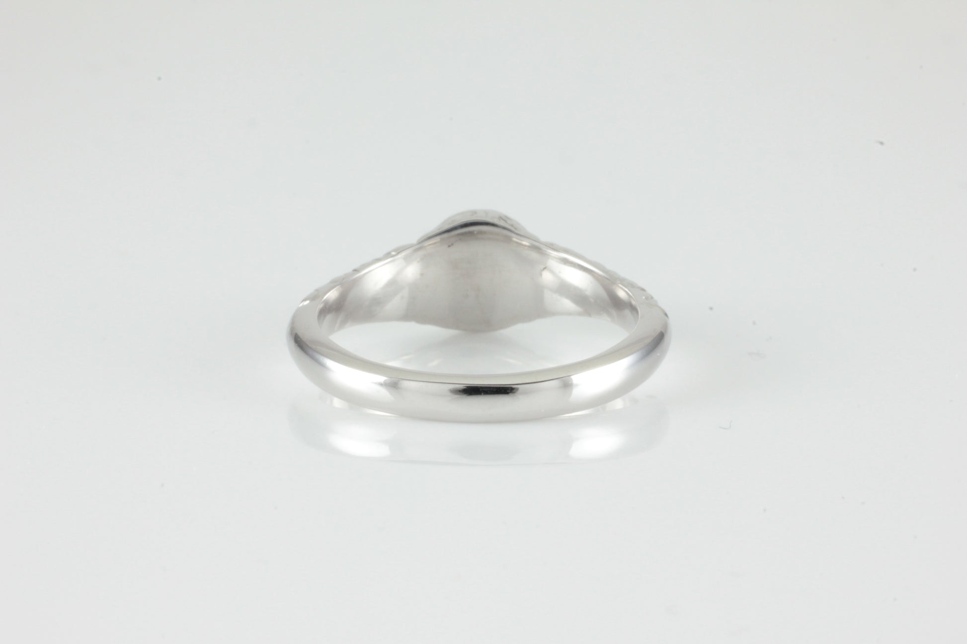 'Narona' Victorian style Round Emerald Cabochon Ring