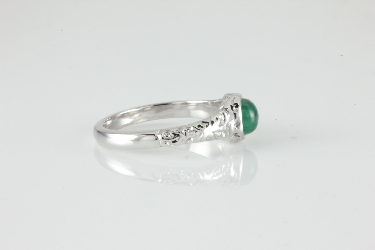 'Narona' Victorian style Round Emerald Cabochon Ring