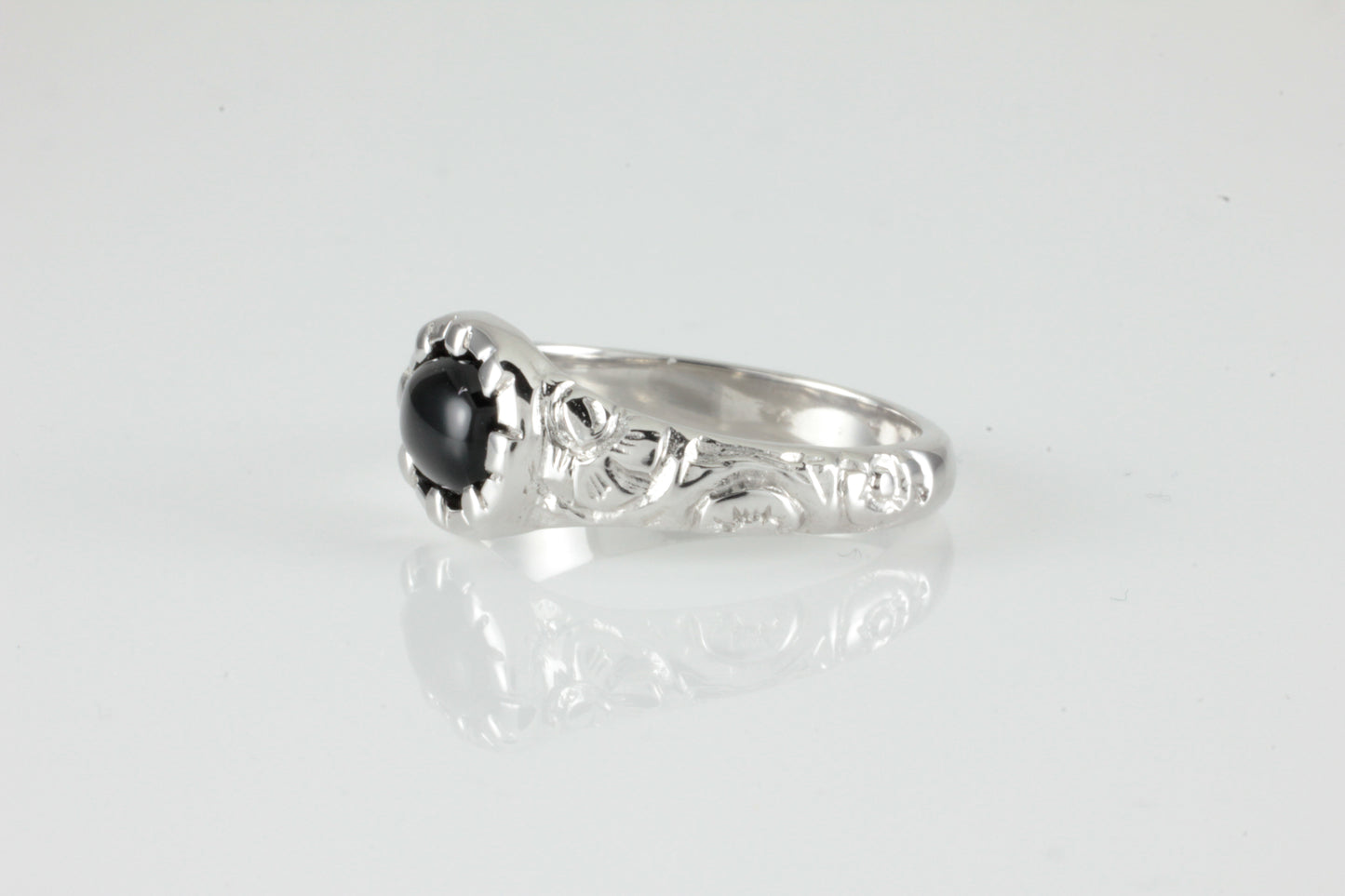 'Nida' Georgian style Oval Onyx Cabochon Ring