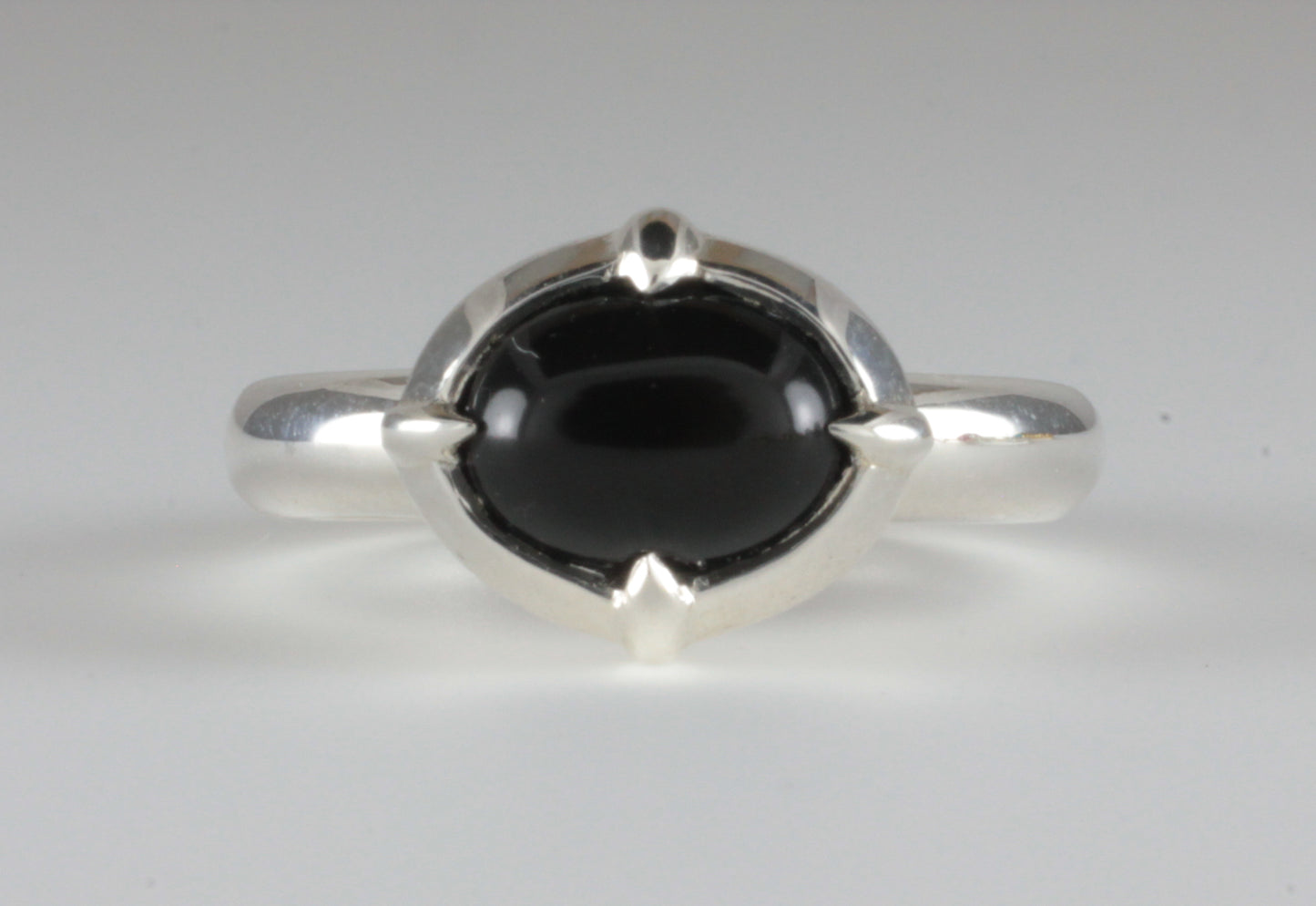'Coria' C12th Early Medieval style Silver & Oval Onyx Cabochon Claw Ring