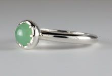 Load image into Gallery viewer, Cutdown 8-claw Georgian style Round Chrysoprase Cabochon Ring