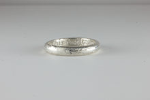 Load image into Gallery viewer, &#39;When this you see, remember mee&#39; Medieval Posy Ring