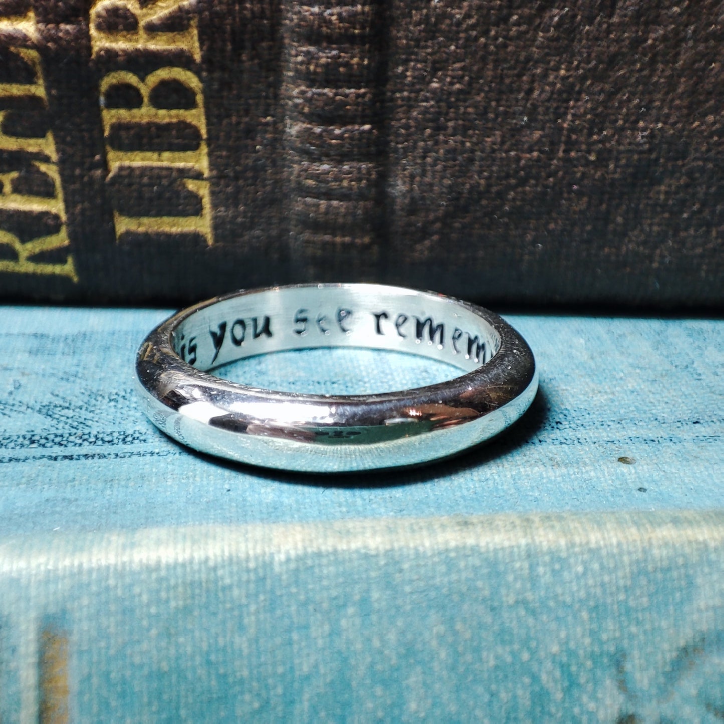 'When this you see, remember mee' Engraved Medieval Posy Ring