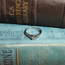 Load image into Gallery viewer, 0.33ct Round Brilliant Cut Diamond set in Platinum with 4-claws