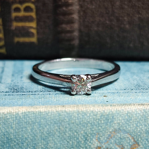 0.25ct Round Brilliant Cut Diamond set in Platinum with 4-claws