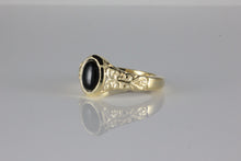 Load image into Gallery viewer, &#39;Sostra&#39; Victorian style Oval Onyx Cabochon Ring