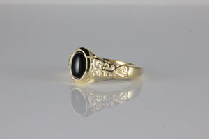'Sostra' Victorian style Oval Onyx Cabochon Ring