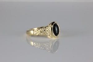 'Sostra' Victorian style Oval Onyx Cabochon Ring