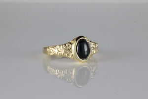 'Sostra' Victorian style Oval Onyx Cabochon Ring