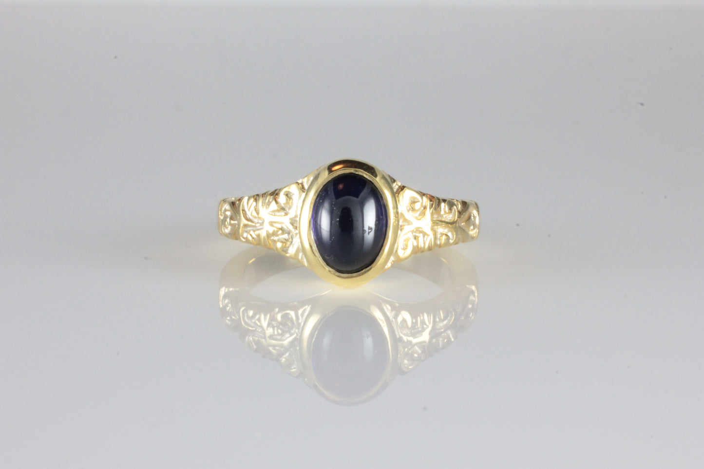 'Sostra' Victorian style Oval Sapphire Cabochon Ring