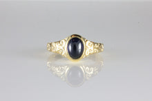 Load image into Gallery viewer, &#39;Sostra&#39; Victorian style Oval Sapphire Cabochon Ring