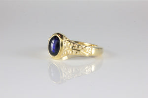 'Sostra' Victorian style Oval Sapphire Cabochon Ring