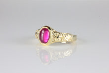 Load image into Gallery viewer, &#39;Sostra&#39; Victorian style Oval Ruby Cabochon Ring