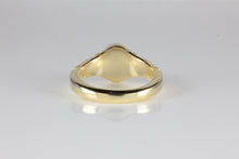 Load image into Gallery viewer, &#39;Sostra&#39; Victorian style Oval Ruby Cabochon Ring