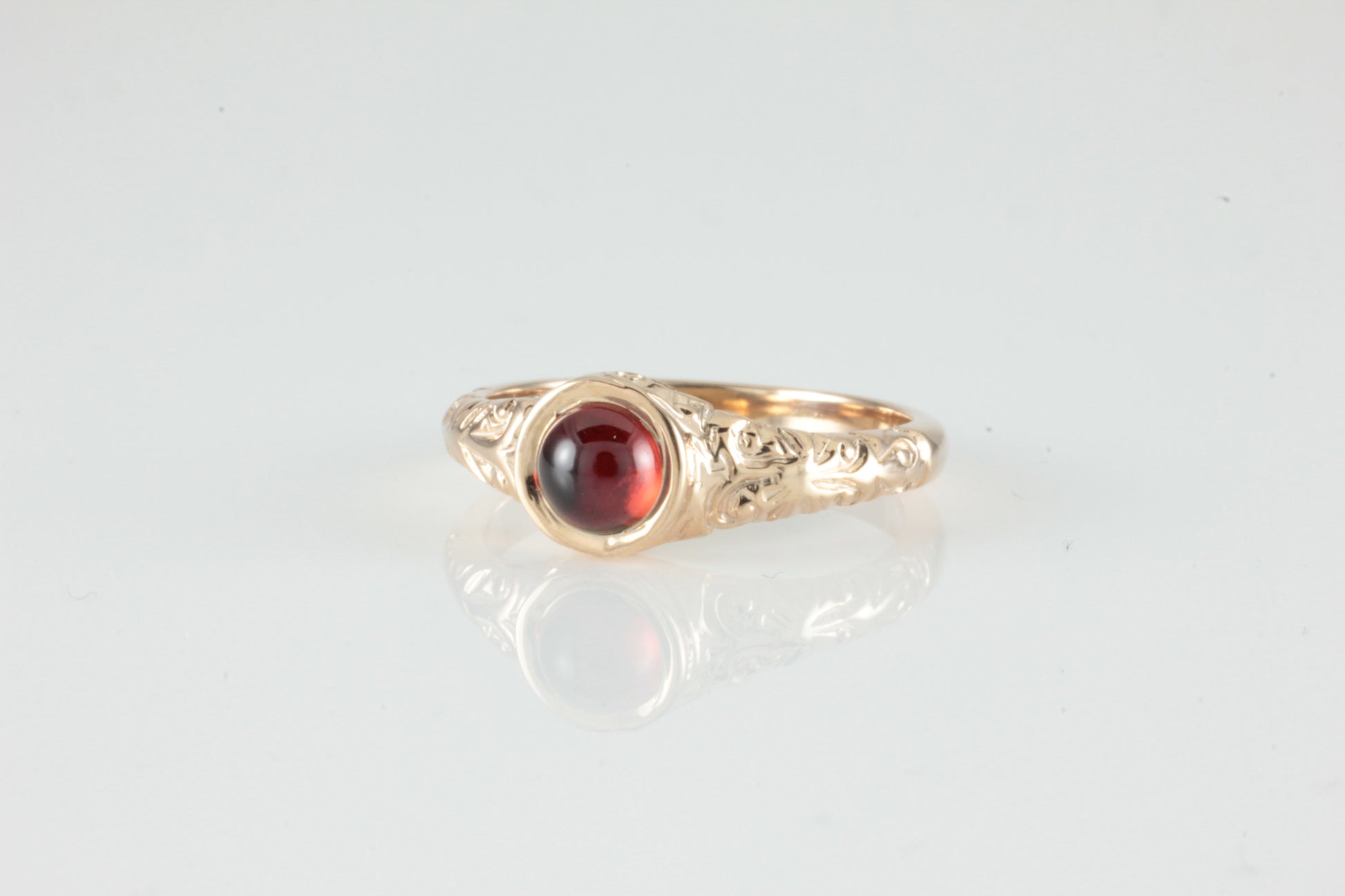 'Narona' Victorian style Round Garnet Cabochon Ring