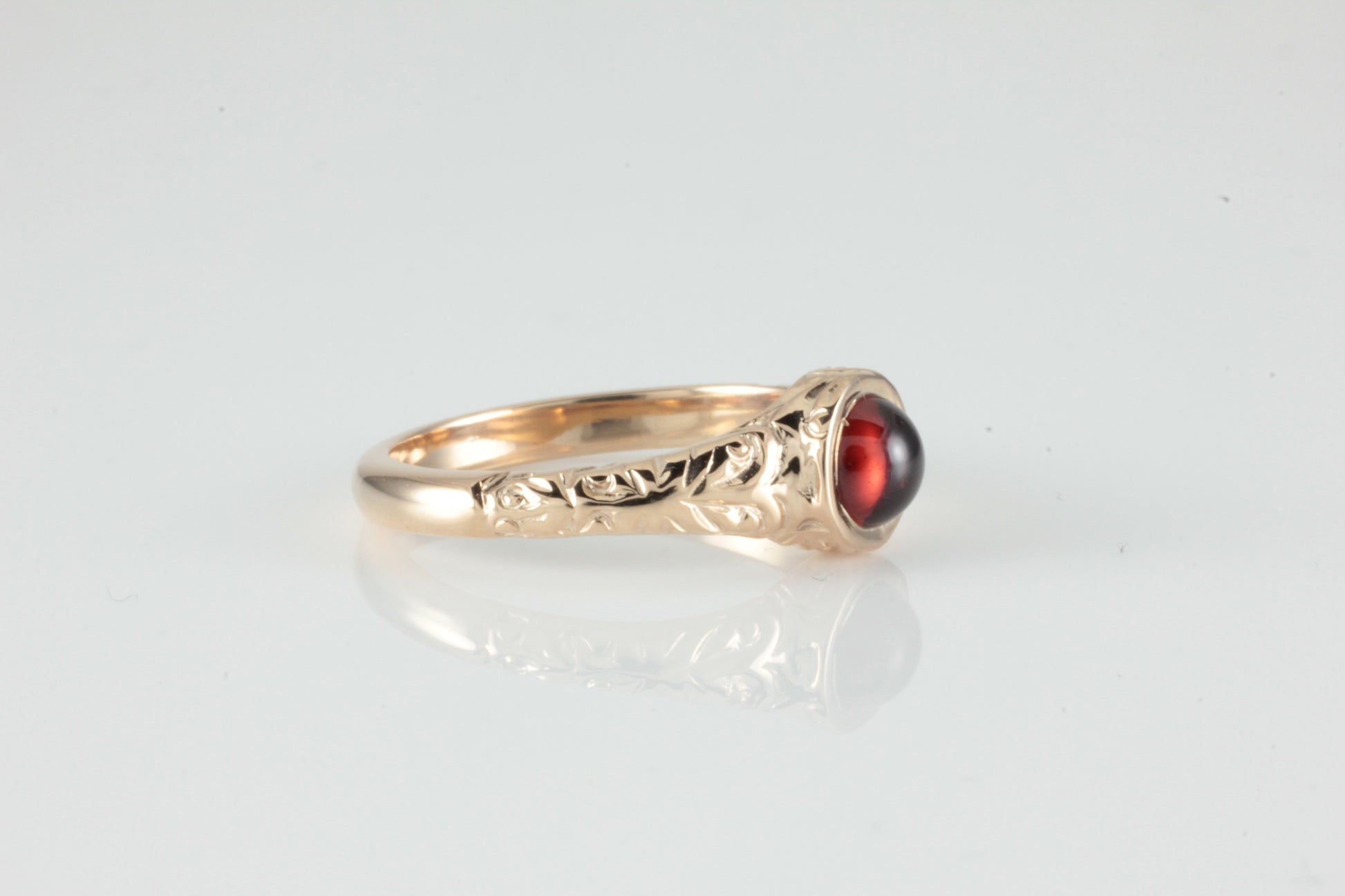 'Narona' Victorian style Round Garnet Cabochon Ring