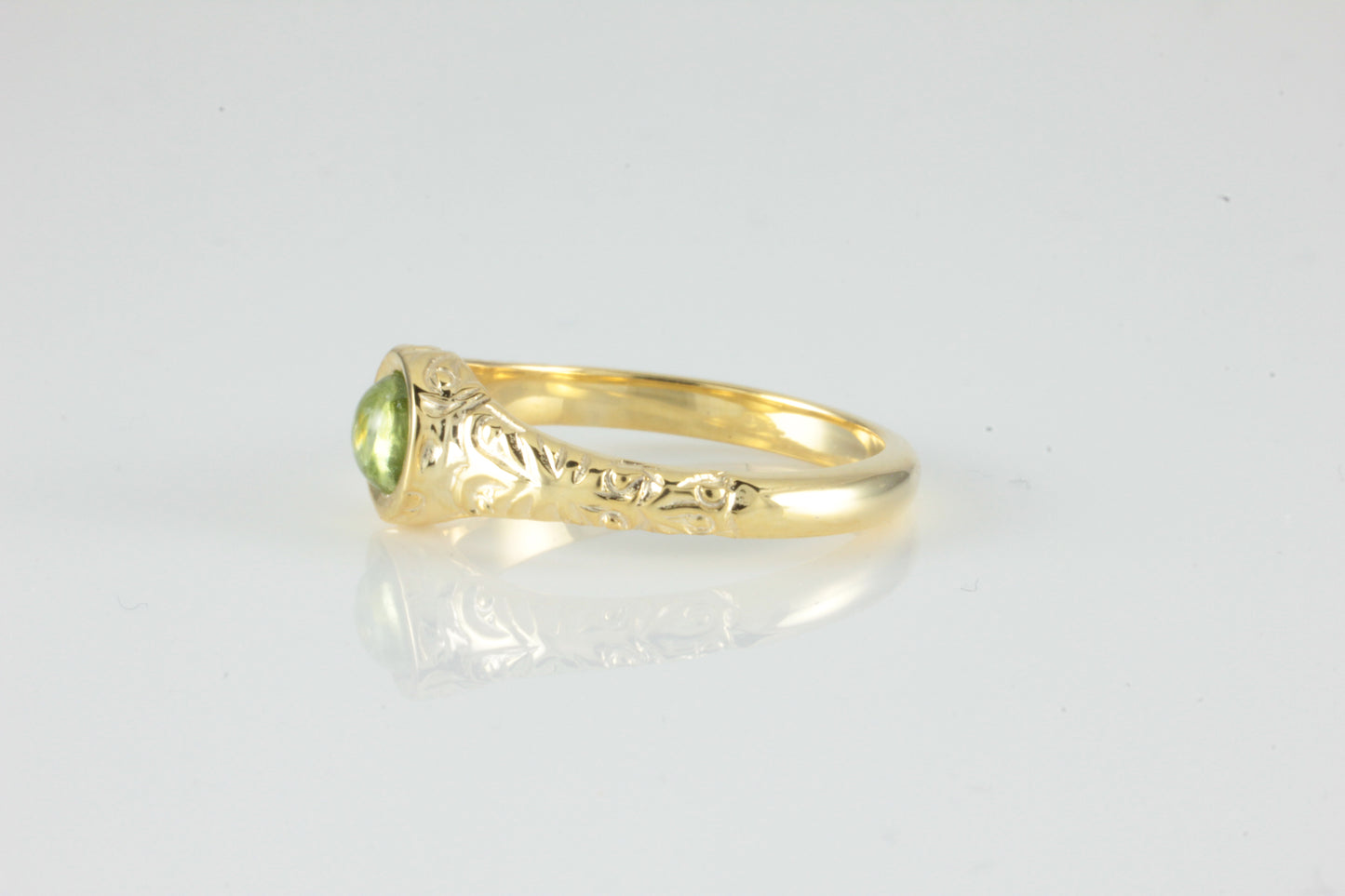 'Narona' Victorian style Round Peridot Cabochon Ring