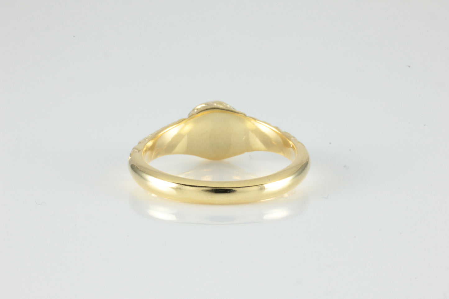 'Narona' Victorian style Round Peridot Cabochon Ring