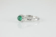Load image into Gallery viewer, &#39;Narona&#39; Victorian style Round Emerald Cabochon Ring