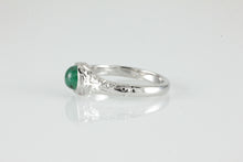 Load image into Gallery viewer, &#39;Narona&#39; Victorian style Round Emerald Cabochon Ring