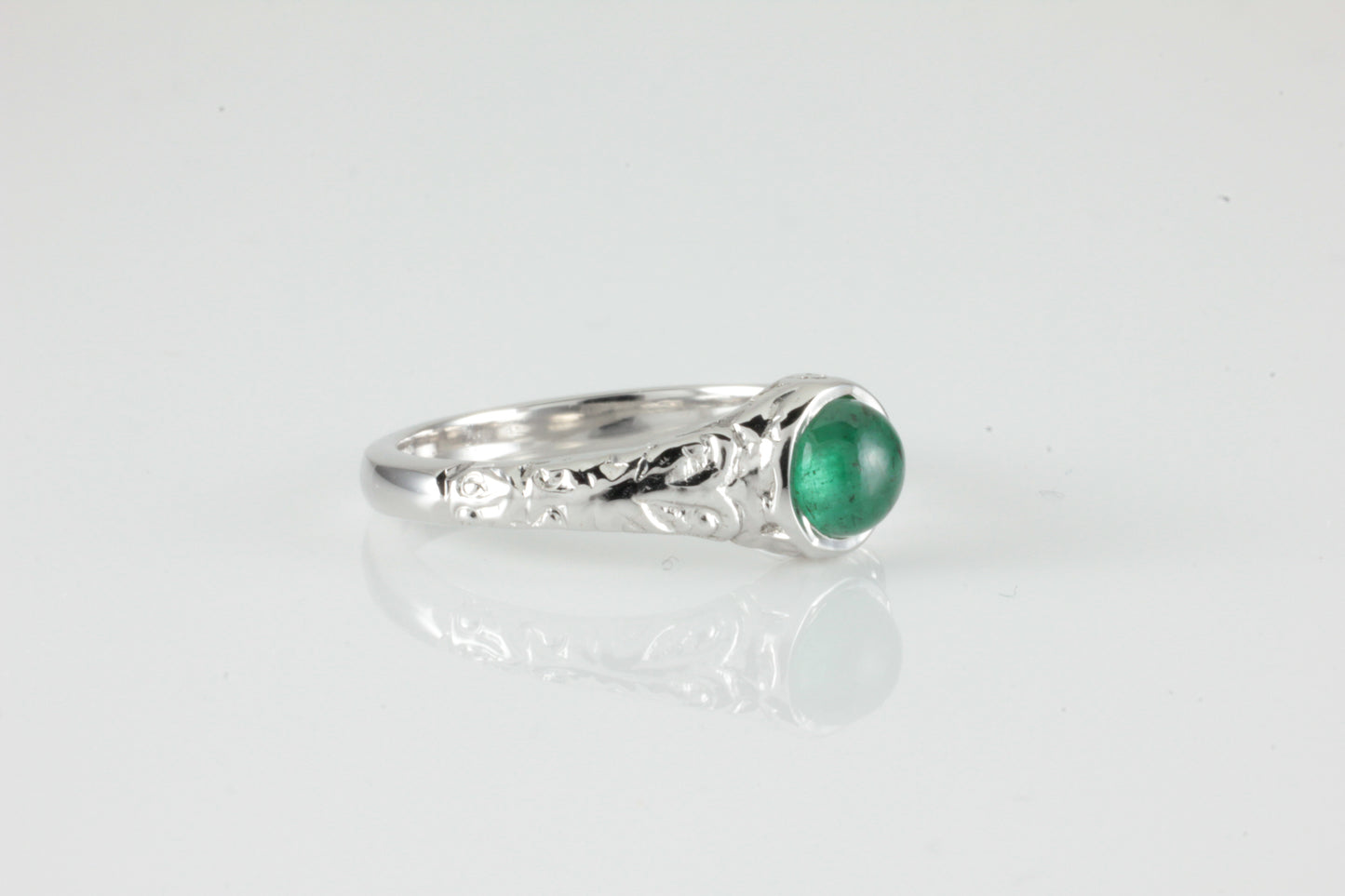 'Narona' Victorian style Round Emerald Cabochon Ring