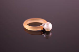 Pearl Ring Silver and Rubber 'Pop Art' style