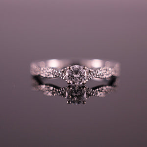 Diamond Engagement Ring 18ct White Gold Round Brilliant cut 0.31ct Diamond centre stone Twist design